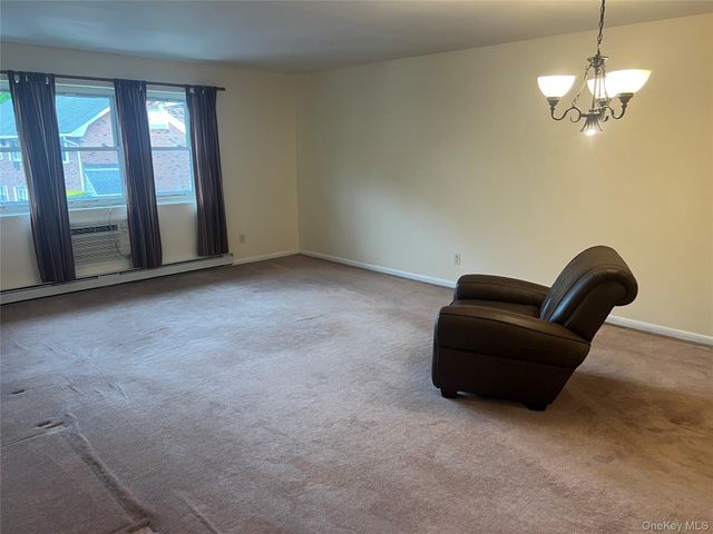 100 connetquot Avenue 26, East Islip, NY 11730