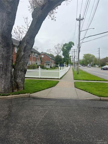 100 connetquot Avenue 26, East Islip, NY 11730