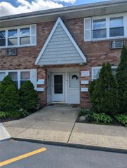100 connetquot Avenue 26, East Islip, NY 11730