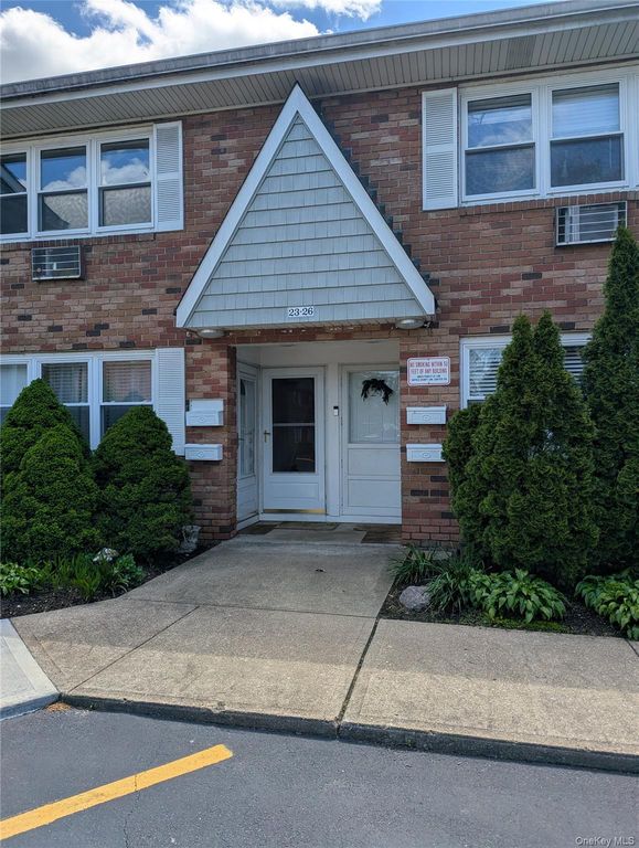 100 connetquot Avenue 26, East Islip, NY 11730