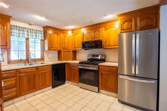 14 Sutton Street, Smithfield, RI 02828