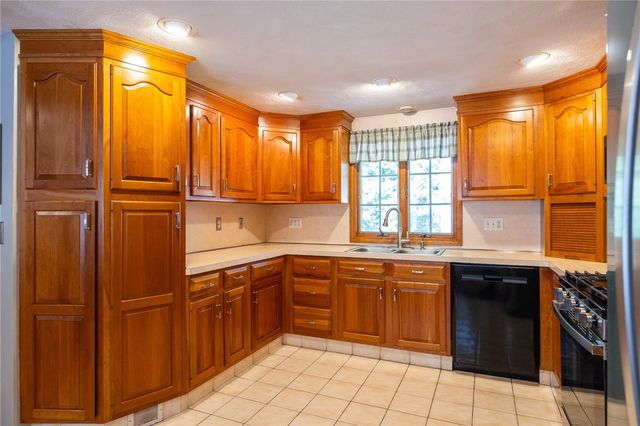 14 Sutton Street, Smithfield, RI 02828