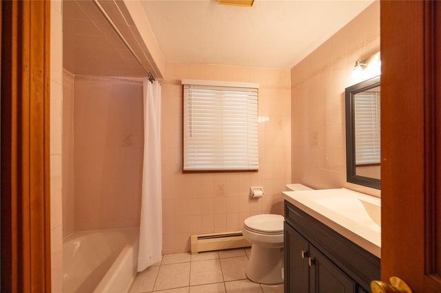 14 Sutton Street, Smithfield, RI 02828