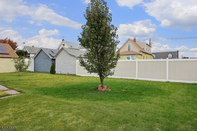 825 Dennis Pl, Linden City, NJ 07036