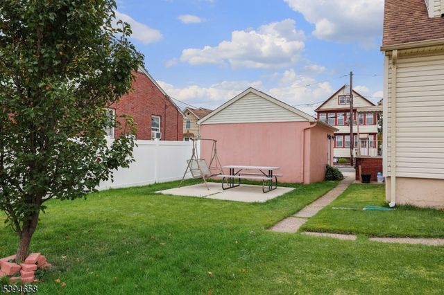 825 Dennis Pl, Linden City, NJ 07036