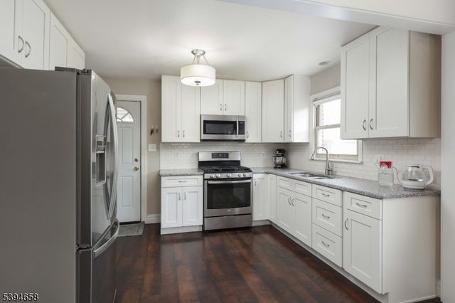 825 Dennis Pl, Linden City, NJ 07036