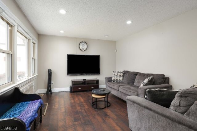 825 Dennis Pl, Linden City, NJ 07036