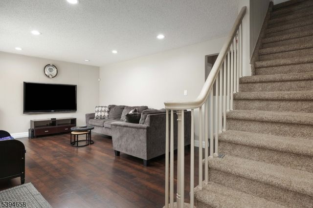 825 Dennis Pl, Linden City, NJ 07036