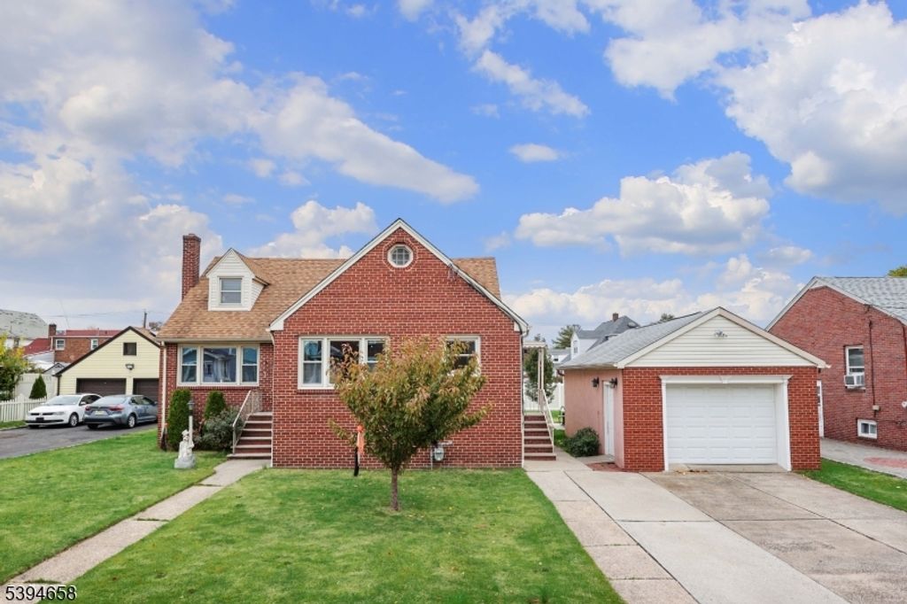 825 Dennis Pl, Linden City, NJ 07036