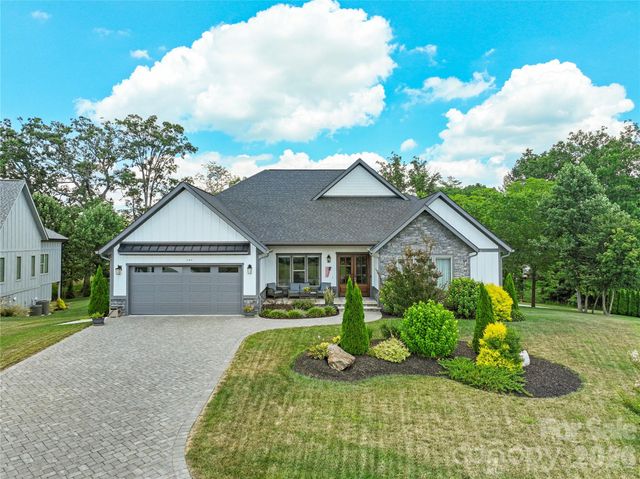 549 Daniel Circle Drive, Mills River, NC 28759