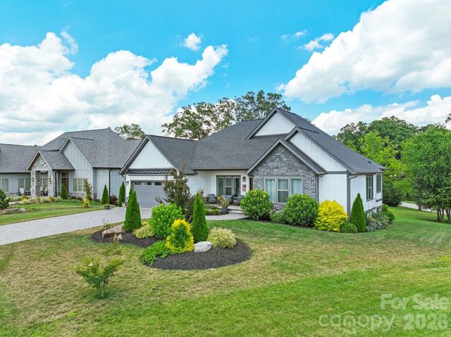 549 Daniel Circle Drive, Mills River, NC 28759