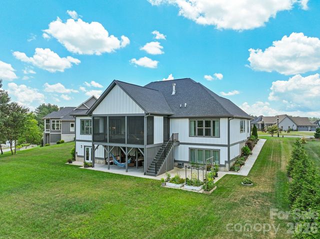 549 Daniel Circle Drive, Mills River, NC 28759