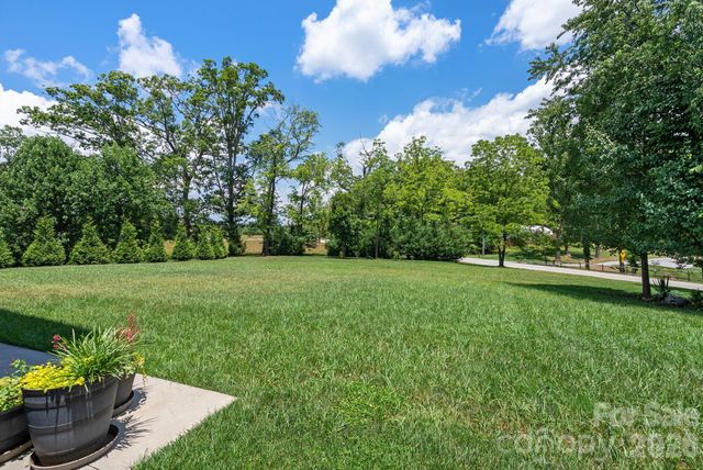 549 Daniel Circle Drive, Mills River, NC 28759