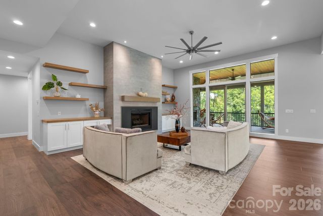 549 Daniel Circle Drive, Mills River, NC 28759