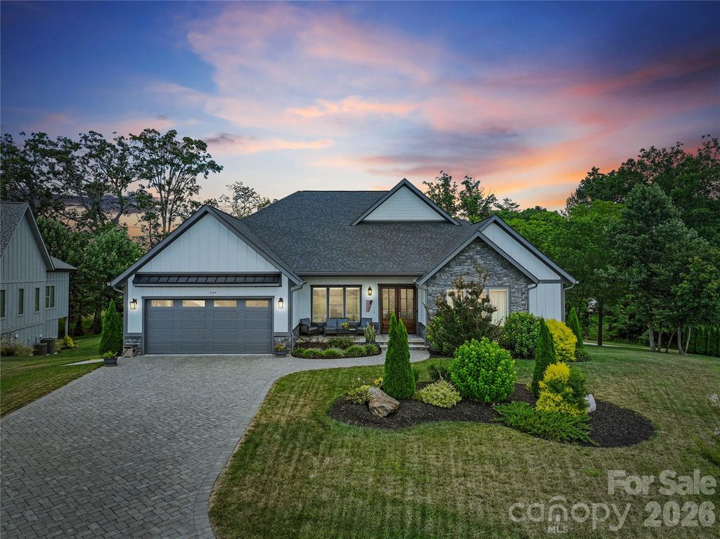 549 Daniel Circle Drive, Mills River, NC 28759