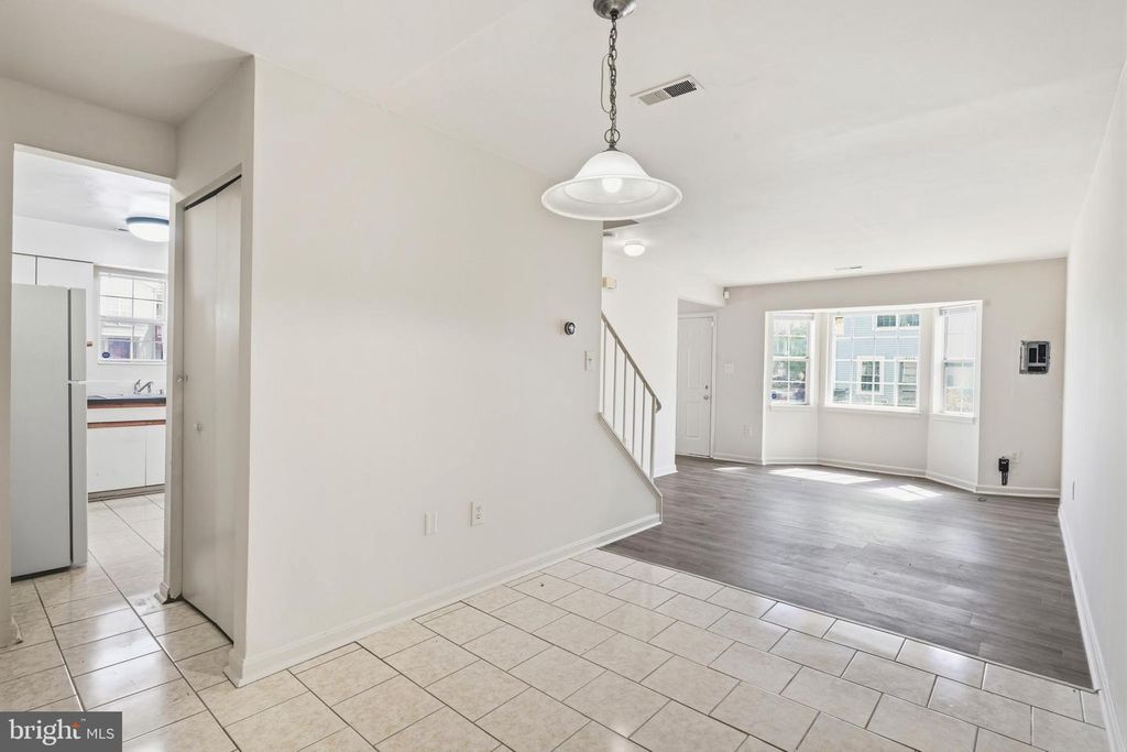 Image 11 of property listing at 14313 S SHORE CT, Laurel, MD 20707