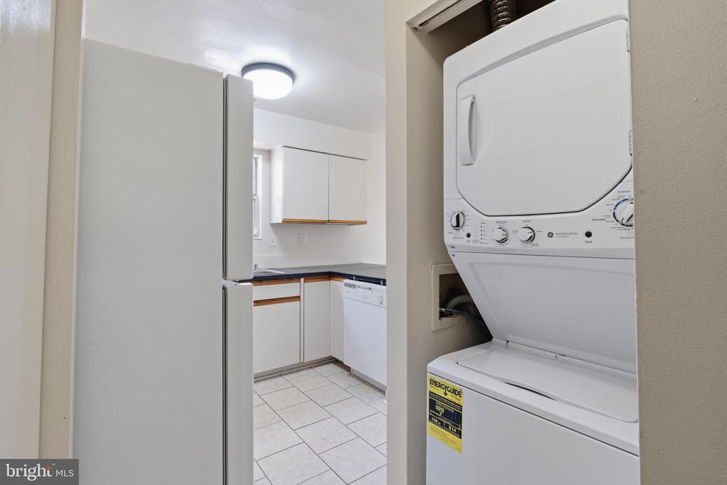 Image 13 of property listing at 14313 S SHORE CT, Laurel, MD 20707