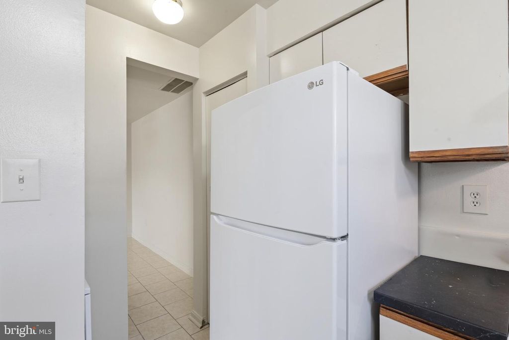 Image 14 of property listing at 14313 S SHORE CT, Laurel, MD 20707