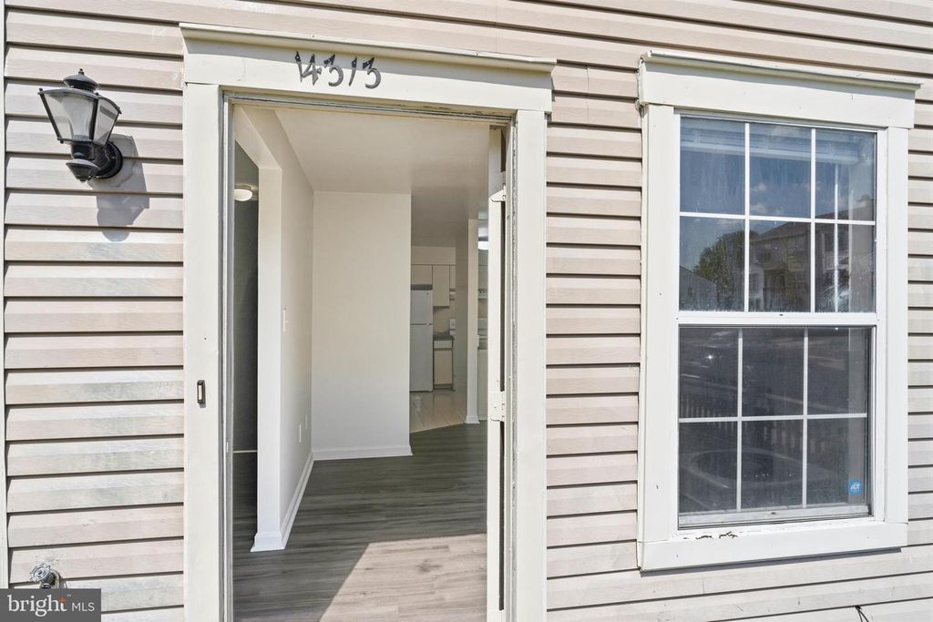 Image 2 of property listing at 14313 S SHORE CT, Laurel, MD 20707