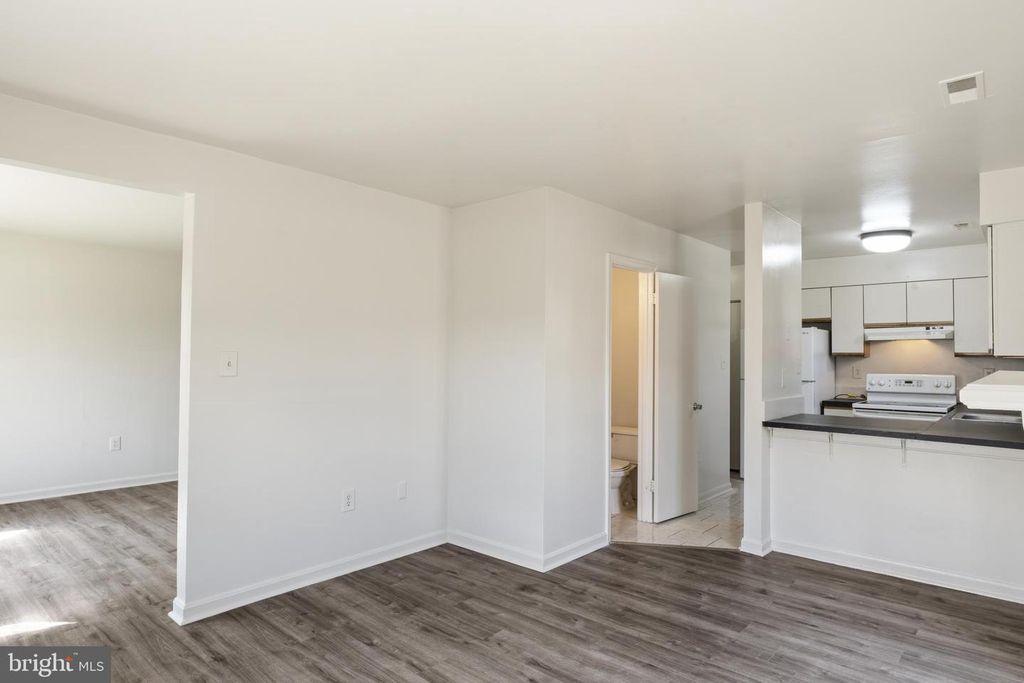 Image 23 of property listing at 14313 S SHORE CT, Laurel, MD 20707