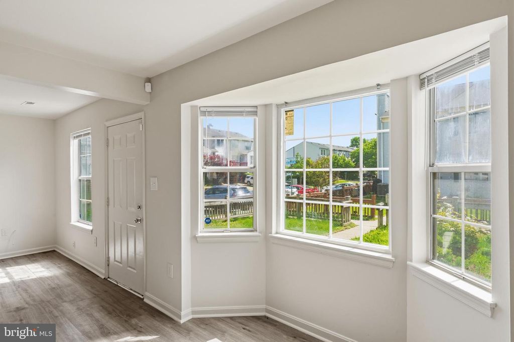 Image 4 of property listing at 14313 S SHORE CT, Laurel, MD 20707
