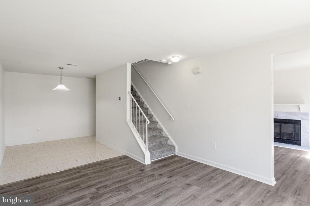 Image 7 of property listing at 14313 S SHORE CT, Laurel, MD 20707