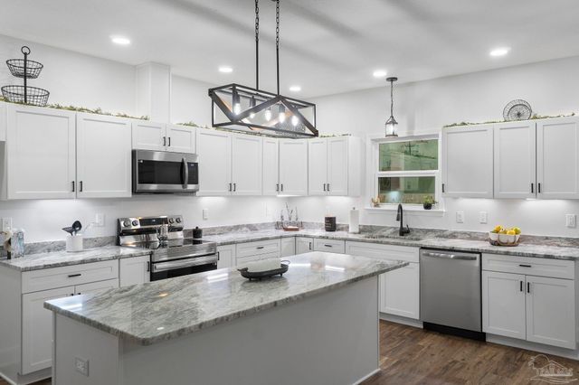 6879 Joyce Dr, Milton, FL 32570