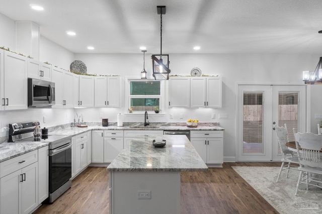 6879 Joyce Dr, Milton, FL 32570