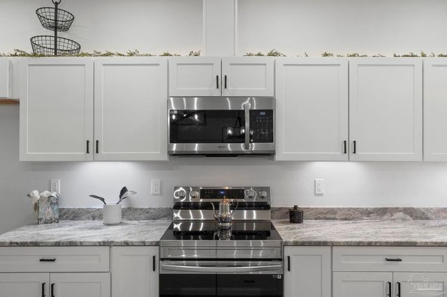 6879 Joyce Dr, Milton, FL 32570