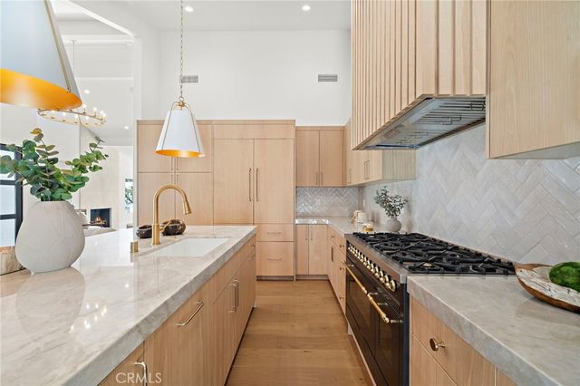11 Jetty, Corona Del Mar, CA 92625