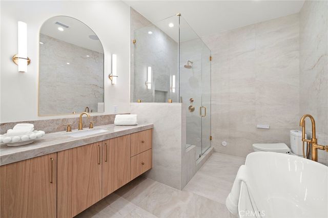 11 Jetty, Corona Del Mar, CA 92625