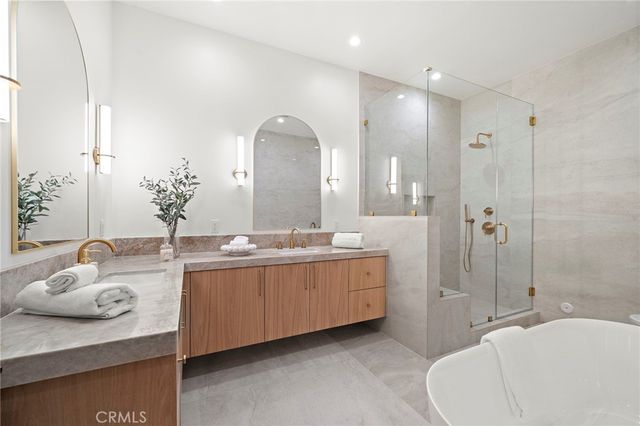 11 Jetty, Corona Del Mar, CA 92625