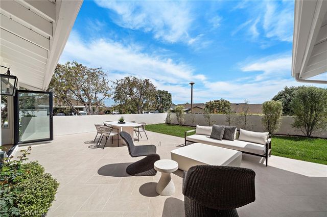 11 Jetty, Corona Del Mar, CA 92625