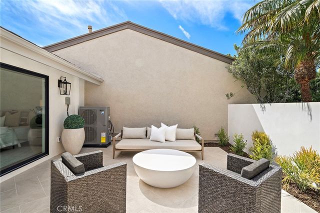 11 Jetty, Corona Del Mar, CA 92625
