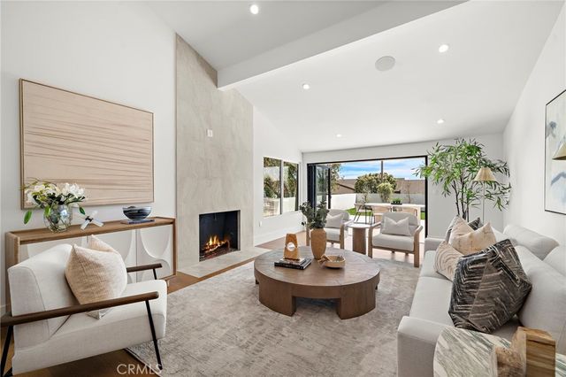 11 Jetty, Corona Del Mar, CA 92625