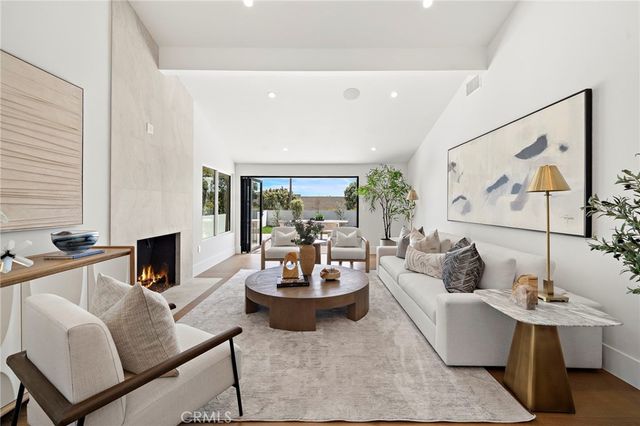 11 Jetty, Corona Del Mar, CA 92625