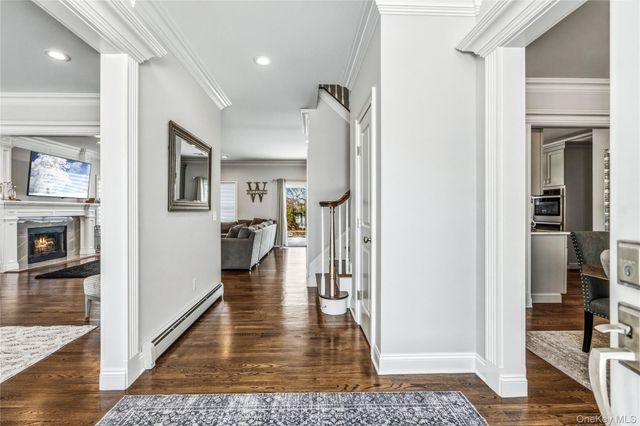 3 Manor Court, Mount Sinai, NY 11766