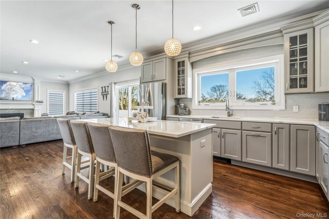 3 Manor Court, Mount Sinai, NY 11766