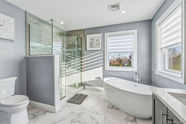 3 Manor Court, Mount Sinai, NY 11766