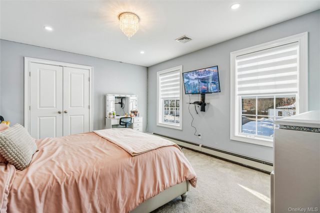 3 Manor Court, Mount Sinai, NY 11766