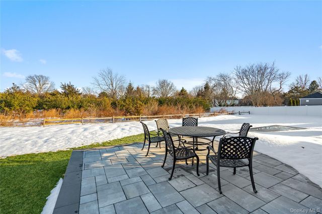 3 Manor Court, Mount Sinai, NY 11766