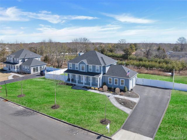 3 Manor Court, Mount Sinai, NY 11766