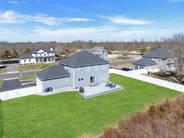 3 Manor Court, Mount Sinai, NY 11766