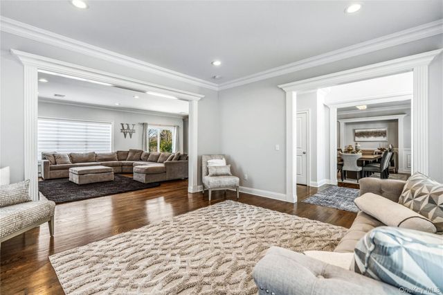 3 Manor Court, Mount Sinai, NY 11766