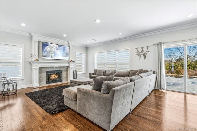 3 Manor Court, Mount Sinai, NY 11766