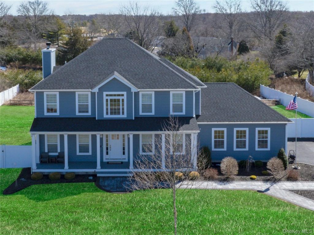 3 Manor Court, Mount Sinai, NY 11766