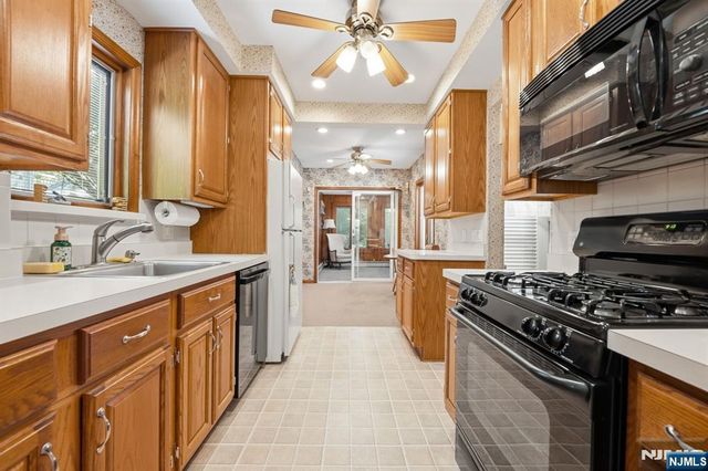 16 Arlington Avenue, Caldwell, NJ 07006