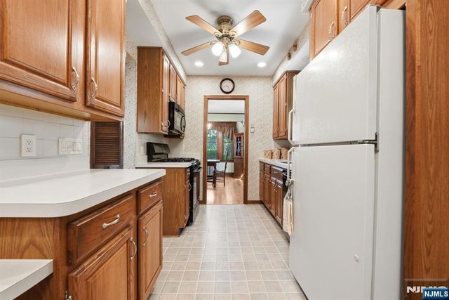 16 Arlington Avenue, Caldwell, NJ 07006