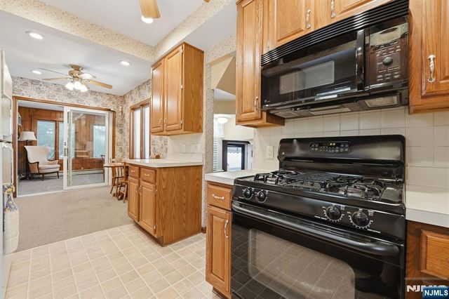 16 Arlington Avenue, Caldwell, NJ 07006