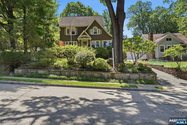 16 Arlington Avenue, Caldwell, NJ 07006